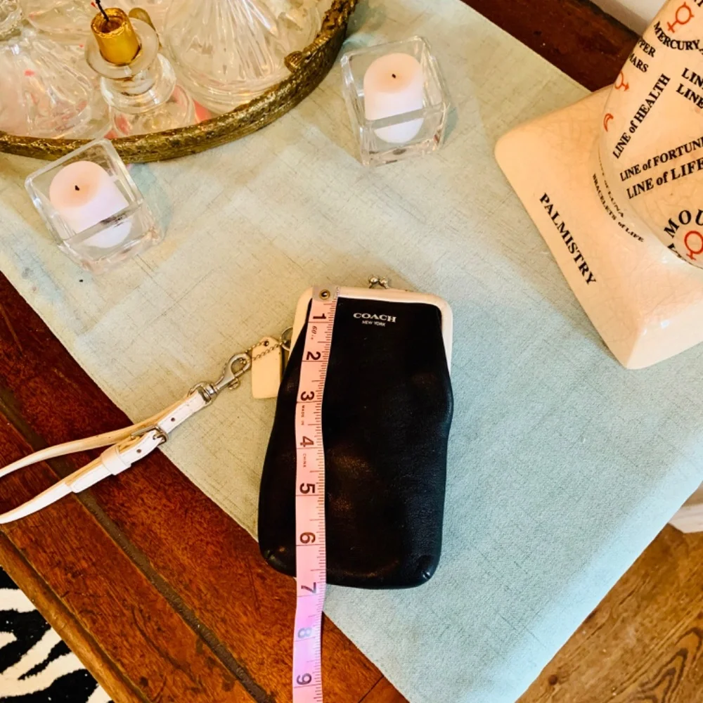 💯 Coach Wristlet - Picture 3 of 7